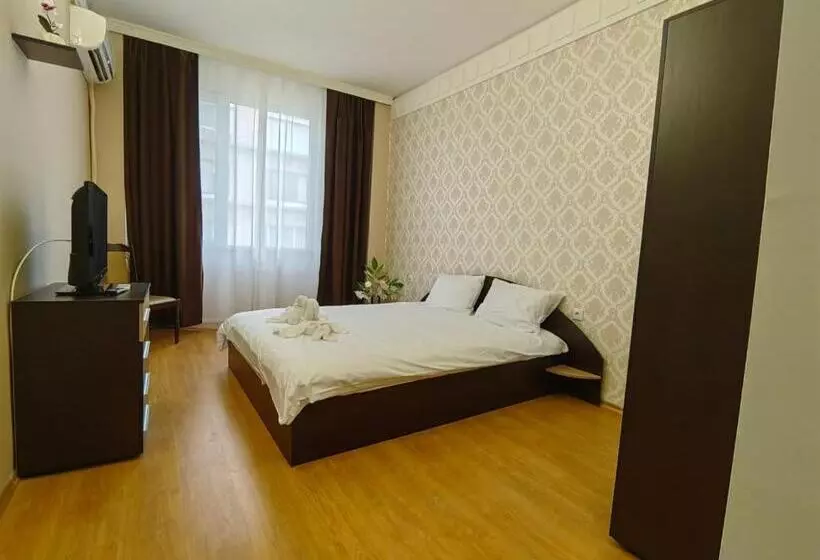 ホテル хотел приятели