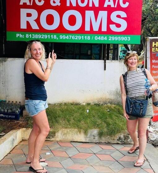 ホテル Airport Cochin Royal Residency