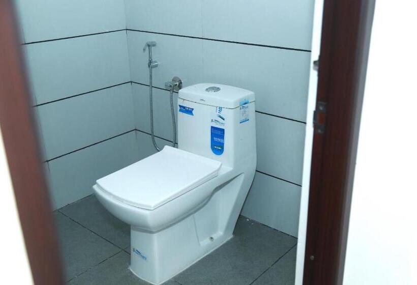 ホテル Airport Cochin Royal Residency