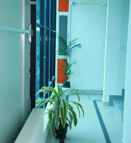 Hotelli Airport Cochin Royal Residency