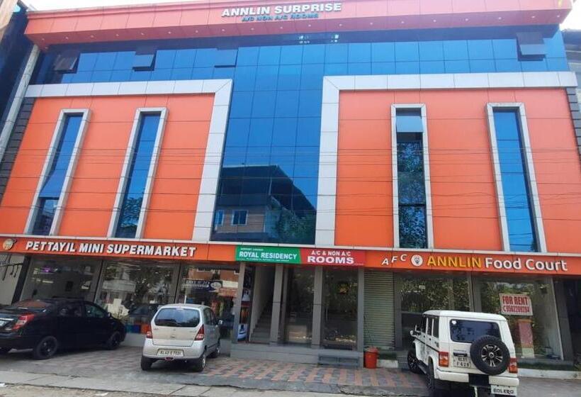 ホテル Airport Cochin Royal Residency