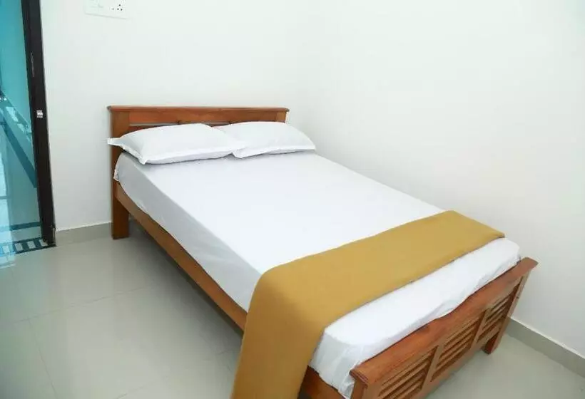 Hotelli Airport Cochin Royal Residency