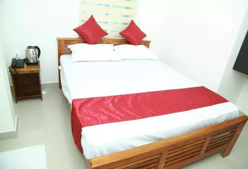 Hotelli Airport Cochin Royal Residency