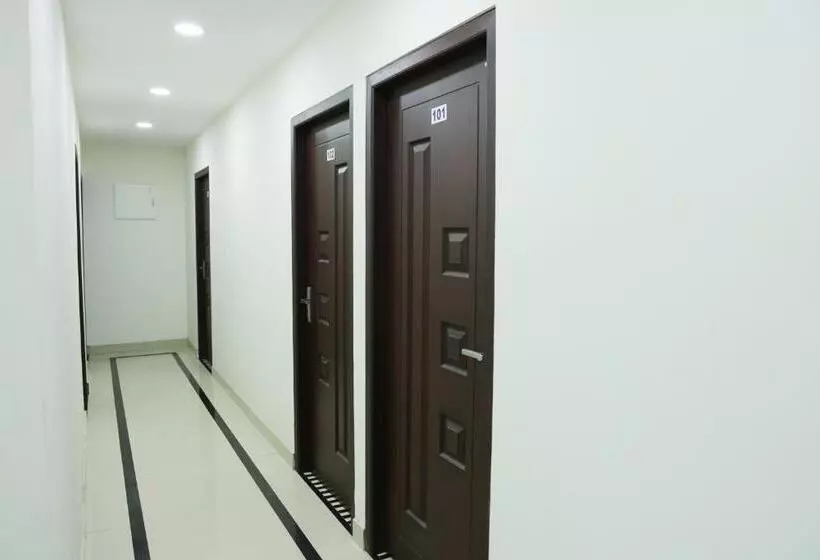 Hotelli Airport Cochin Royal Residency