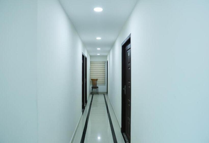 ホテル Airport Cochin Royal Residency