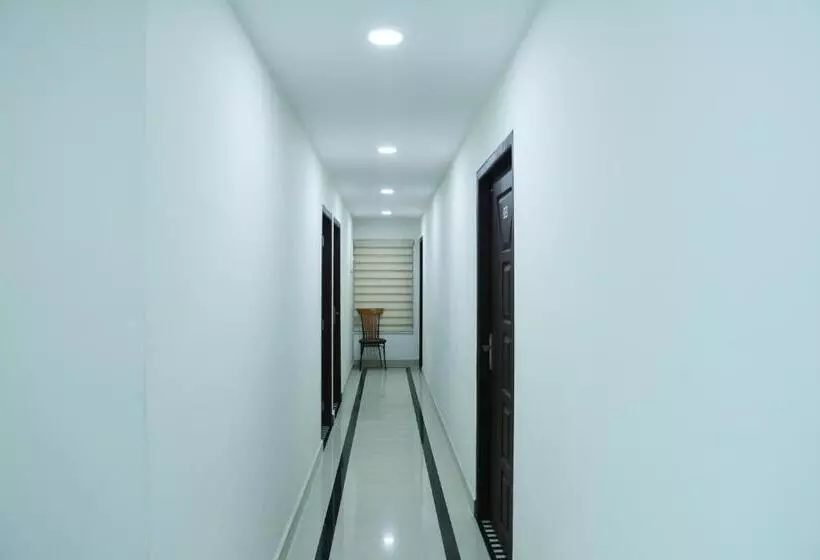 Hotelli Airport Cochin Royal Residency