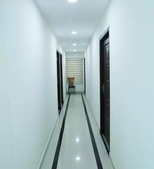 Hotelli Airport Cochin Royal Residency