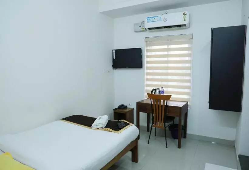 Hotelli Airport Cochin Royal Residency