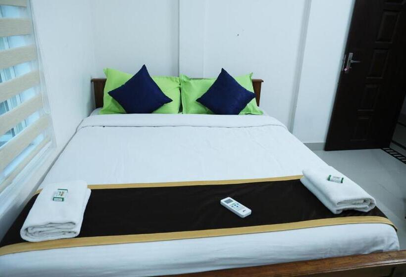 ホテル Airport Cochin Royal Residency