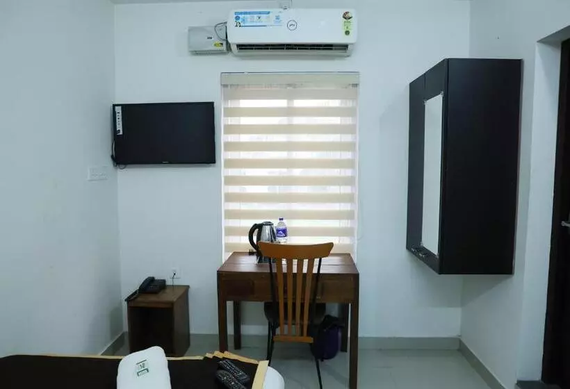 Hotelli Airport Cochin Royal Residency