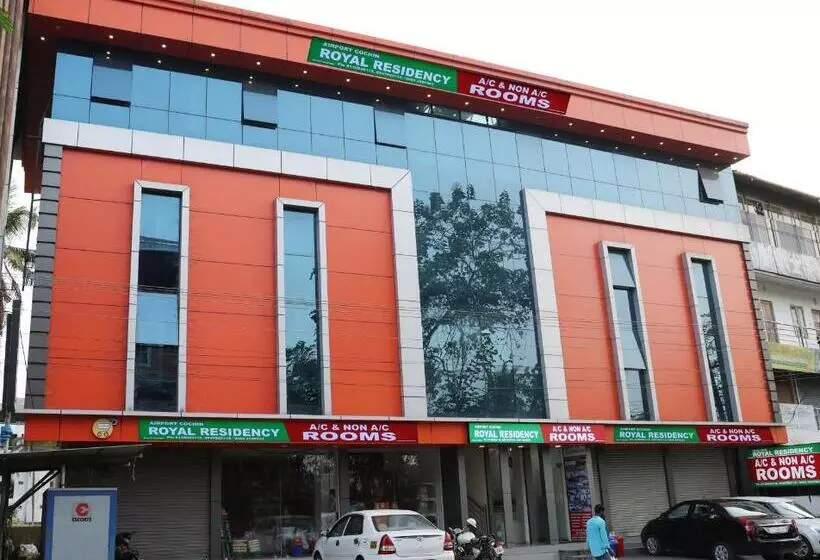 Hotelli Airport Cochin Royal Residency