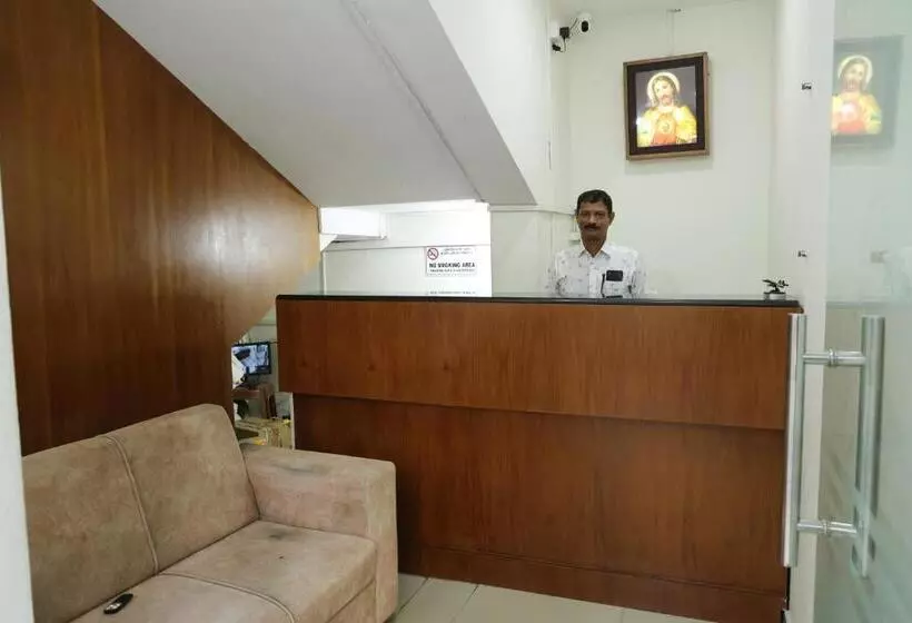 Hotelli Airport Cochin Royal Residency