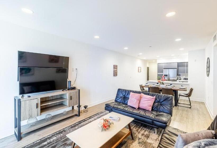 هتل Fully Furnished Apartments Near Hollywood Walk Of Fame