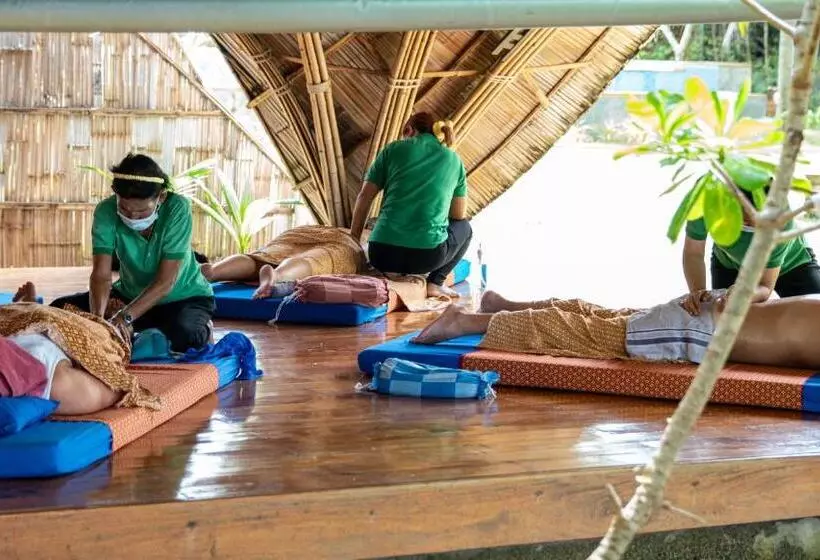 ホテル Garden Chalets Koh Lanta