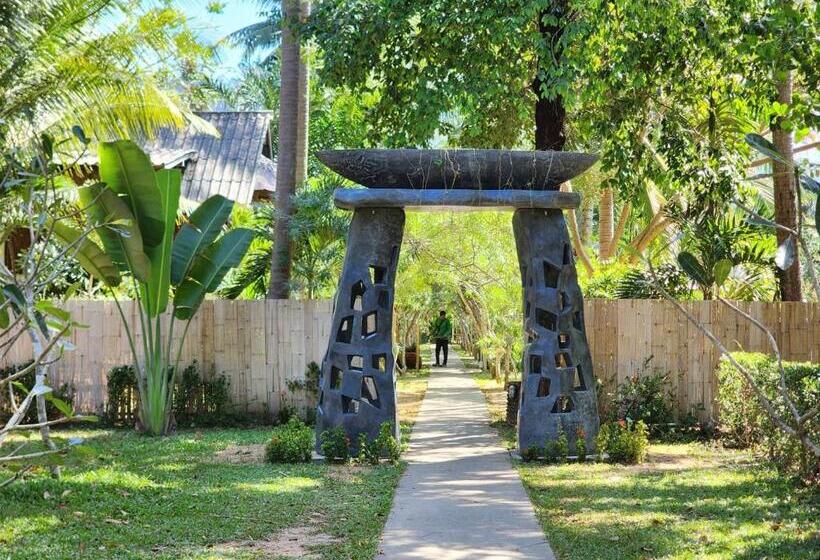 호텔 Garden Chalets Koh Lanta