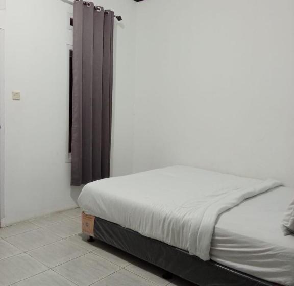 Otel Reddoorz @ Pantai Sayangheulang