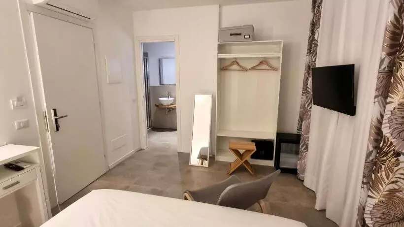 ペンション Anthias Rooms Affittacamere
