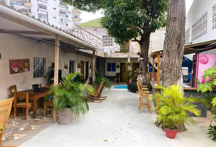 پانسیون Hostal La Casona De Sara