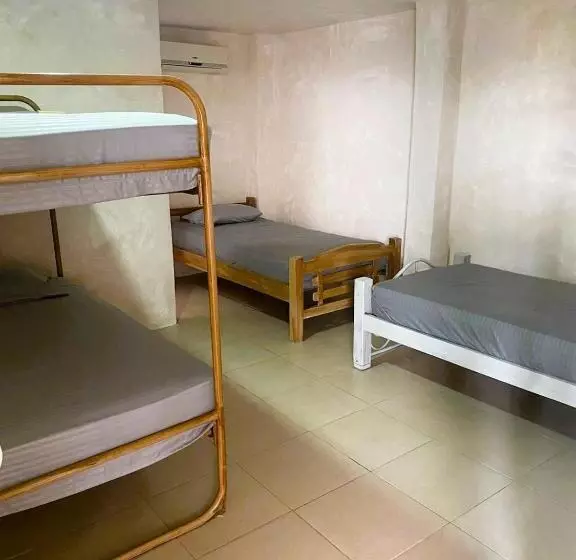 پانسیون Hostal La Casona De Sara