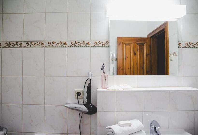 بنسيون Wohnung Ruth  Turmzimmer Anno1869 Herrenhaus Viecheln