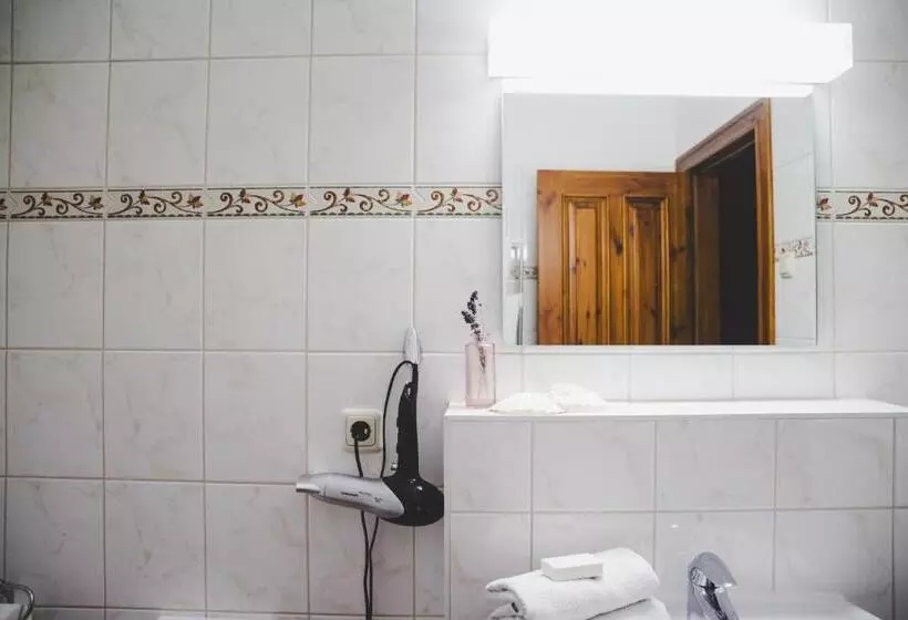 Majatalo Wohnung Ruth  Turmzimmer Anno1869 Herrenhaus Viecheln