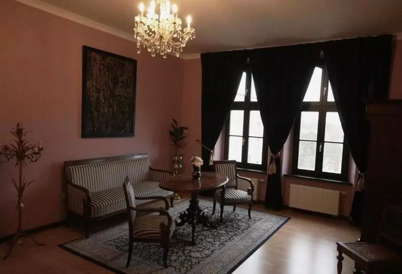 Majatalo Wohnung Ruth  Turmzimmer Anno1869 Herrenhaus Viecheln