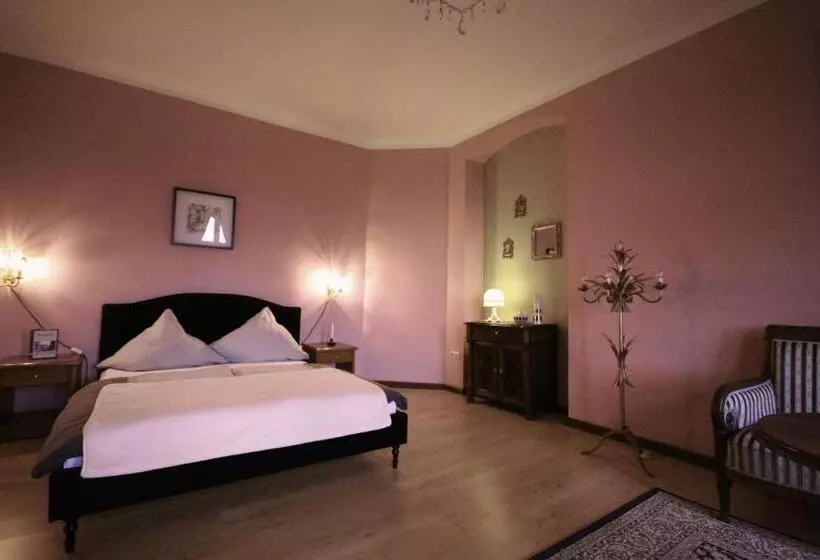 Majatalo Wohnung Ruth  Turmzimmer Anno1869 Herrenhaus Viecheln