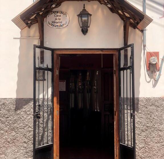 هتل Casa De Los Abuelos