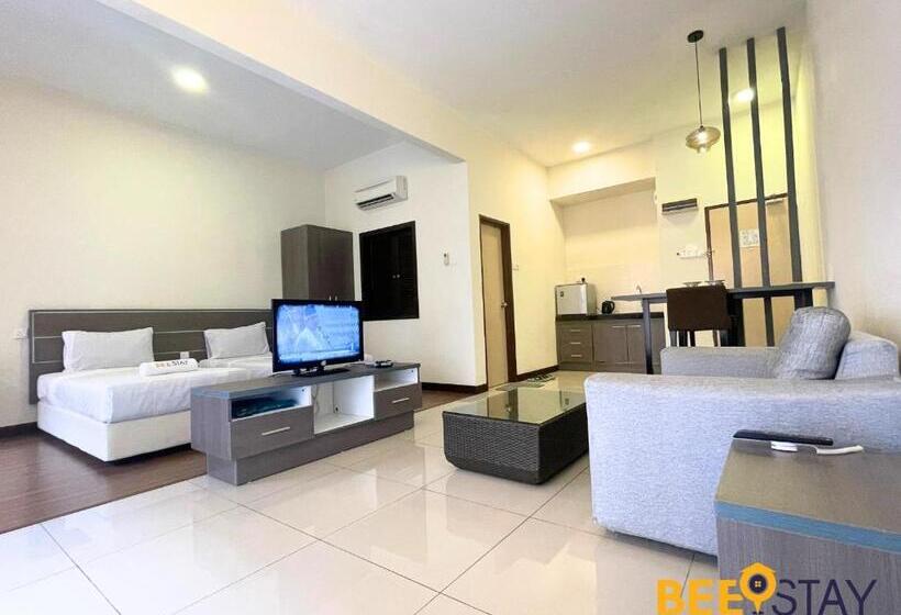 هتل Melaka Biggest Water Themepark Pool With Free Tickets In Bukit Katil