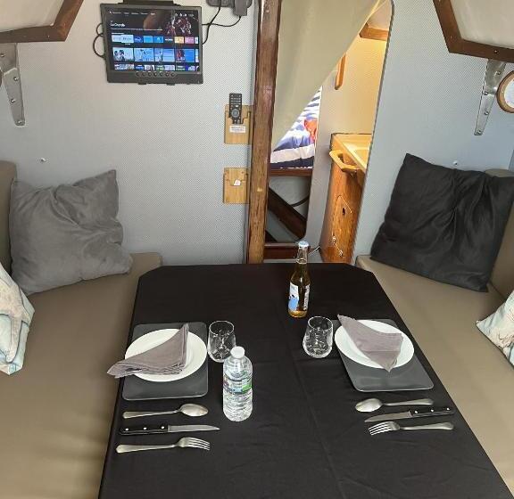 هتل Nuits Enchantées Sur Les Flots Embarquez Pour Une Aventure Inédite à Sète