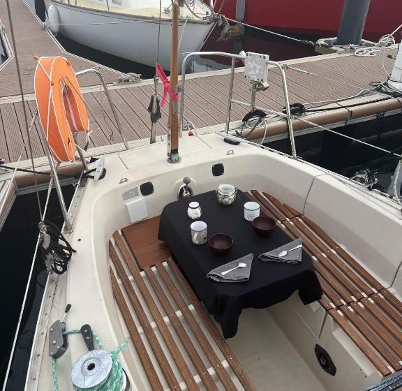 هتل Nuits Enchantées Sur Les Flots Embarquez Pour Une Aventure Inédite à Sète