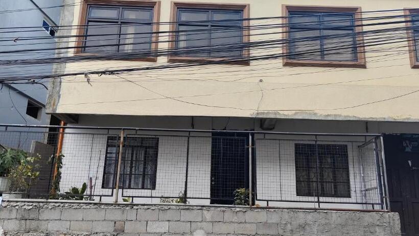 פנסיון Milesaway Transient House