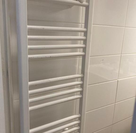 پانسیون Modhumita