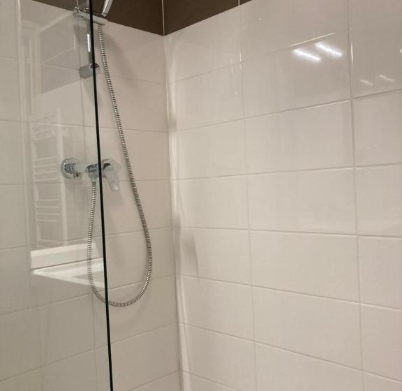 پانسیون Modhumita