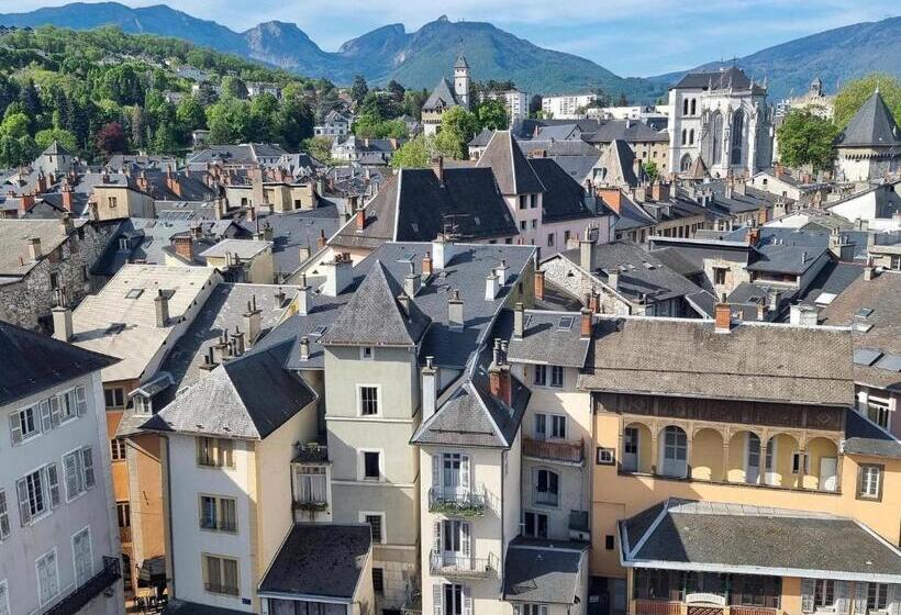 پانسیون Modhumita