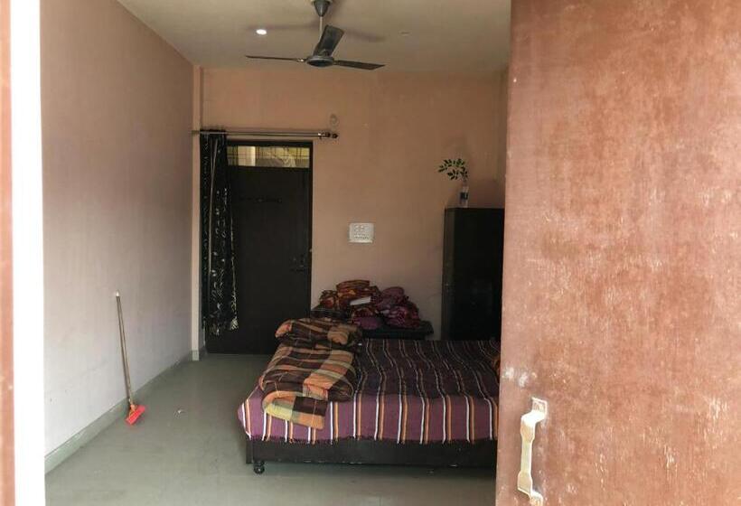 ペンション Robin Guest House