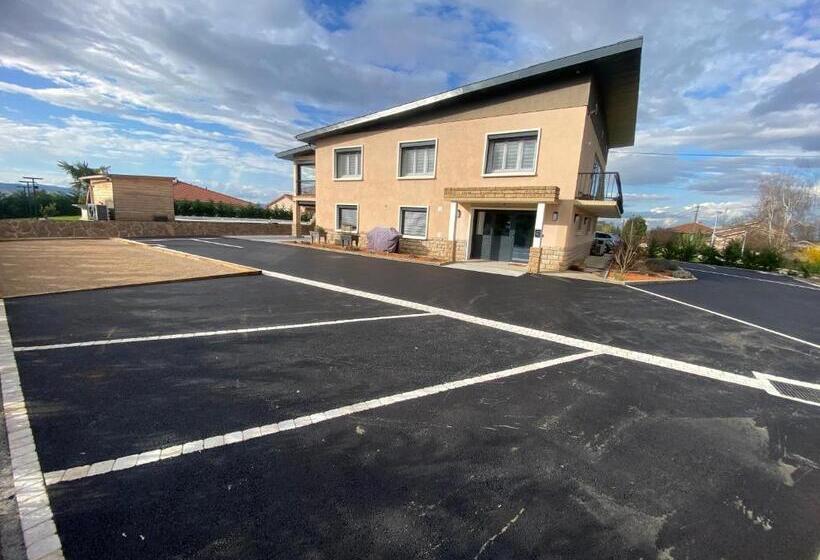 Pensão Studio Chez L Habitant Avec Piscine Commune