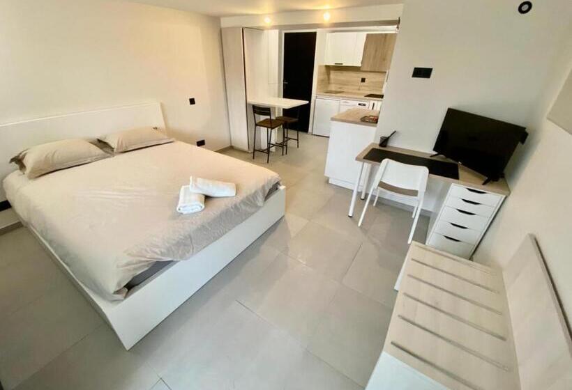 Pensão Studio Chez L Habitant Avec Piscine Commune