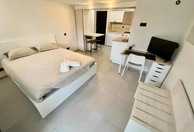 ペンション Studio Chez L Habitant Avec Piscine Commune