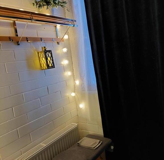 تختخواب و صبحانه Wera