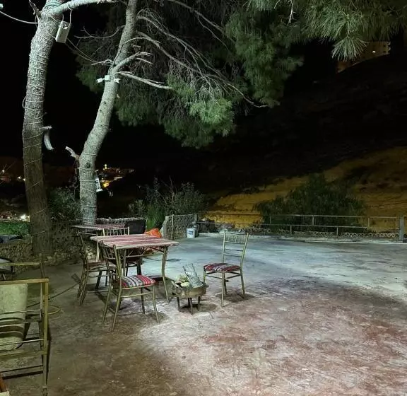 هتل Coffee At Ain Alastt