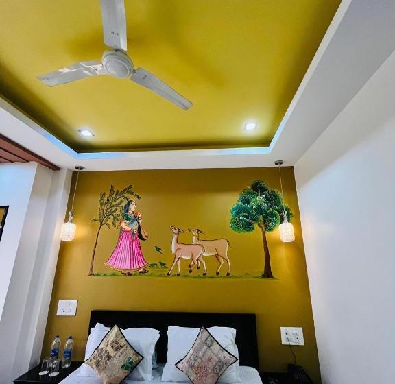 Отель Gvs 24 Club, Rooftop Cafe! Swimming Pool! Karaoke Music!