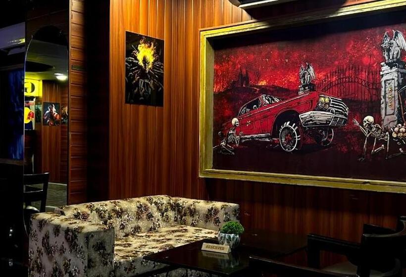 Отель Gvs 24 Club, Rooftop Cafe! Swimming Pool! Karaoke Music!