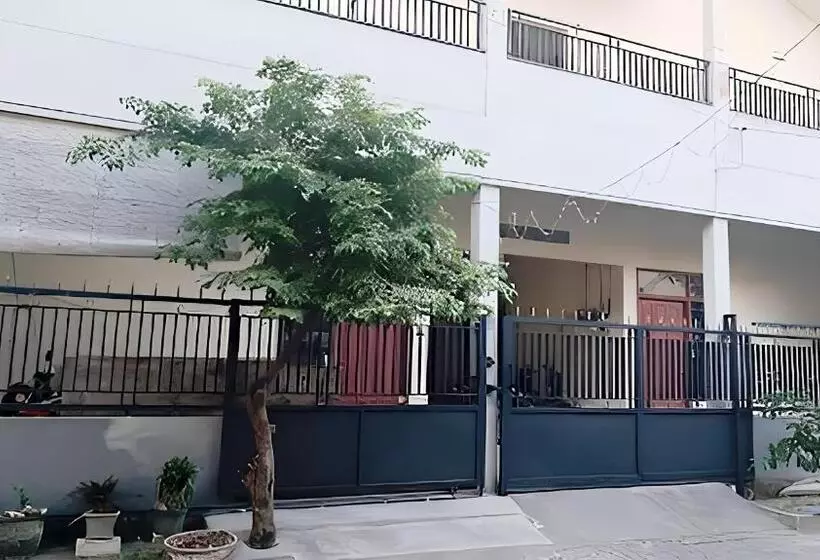 Hotelli Spot On 93685 Homestay Bu Sun Syariah