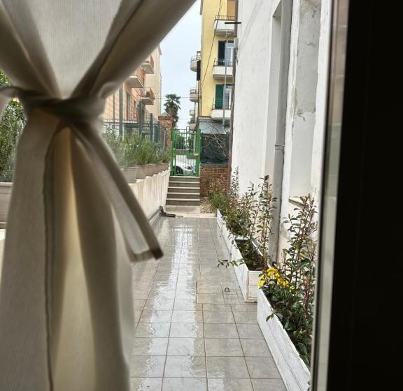 تختخواب و صبحانه La Botte Piccola