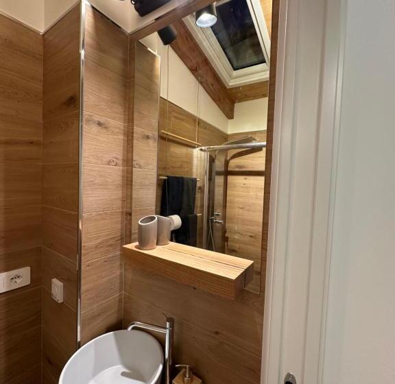 تختخواب و صبحانه La Botte Piccola