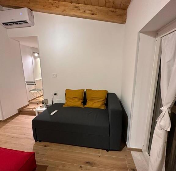 تختخواب و صبحانه La Botte Piccola