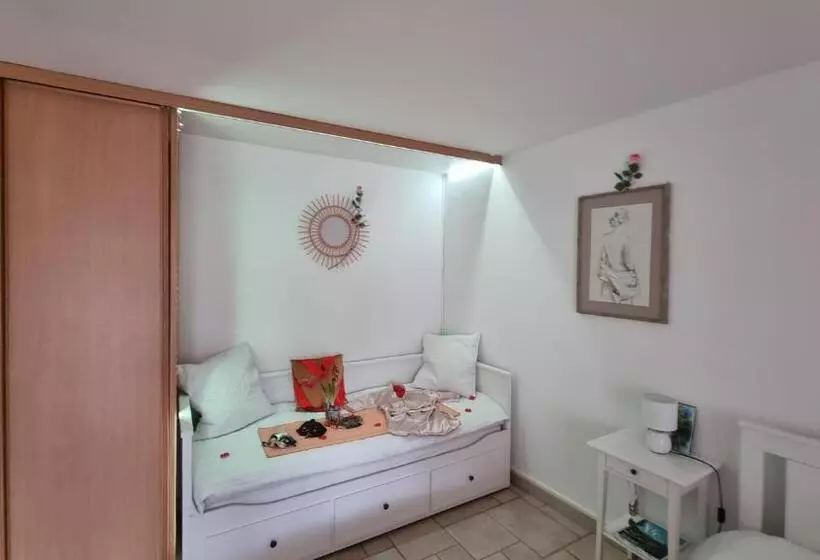 Aamiaismajoitus (B&B) Love Room De Charme Var