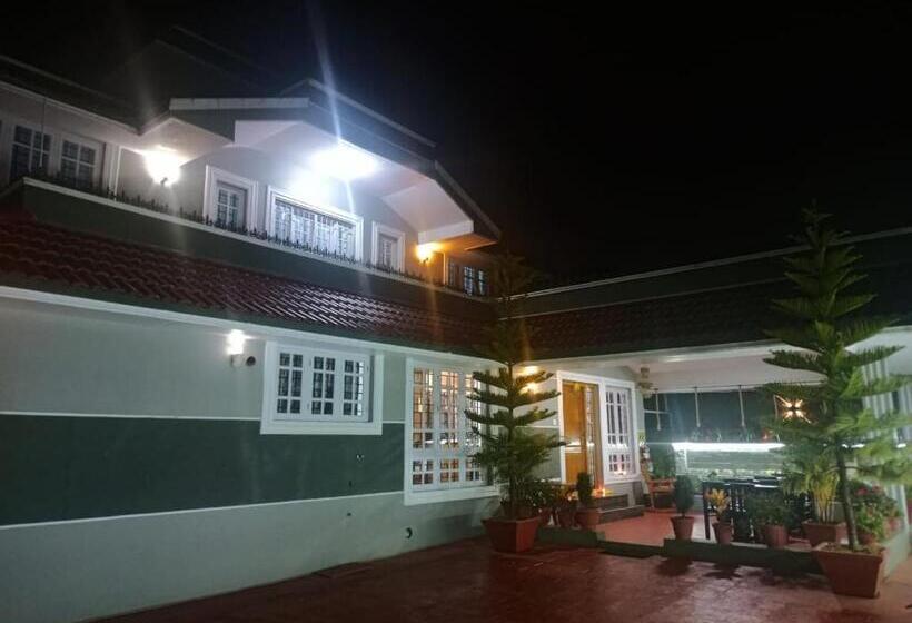 Bed and Breakfast Nivi Home Stay