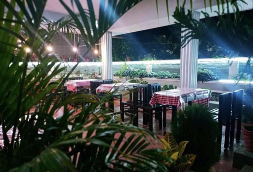 Bed and Breakfast Nivi Home Stay